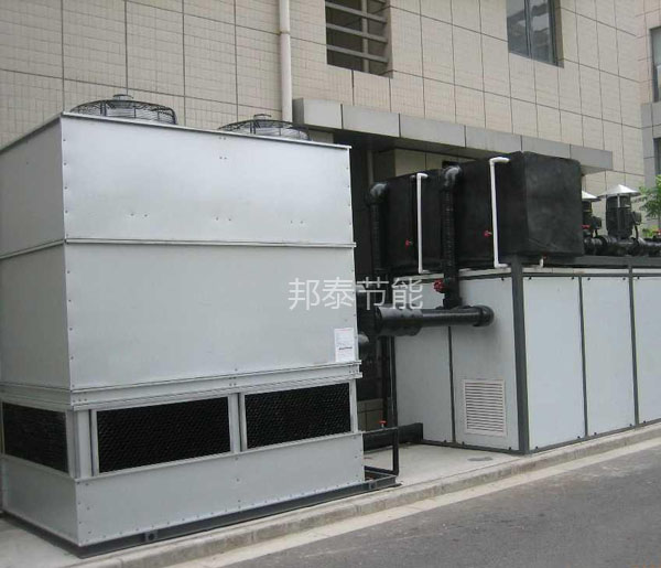 逆流闭式冷却塔